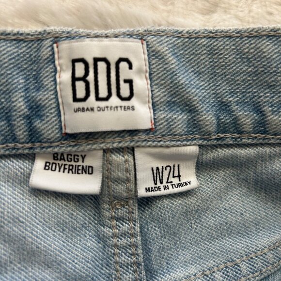 BDG Urban Outfitters Baggy Boyfriend Light Wash Distressed Jeans Size 24 - Picture 5 of 5